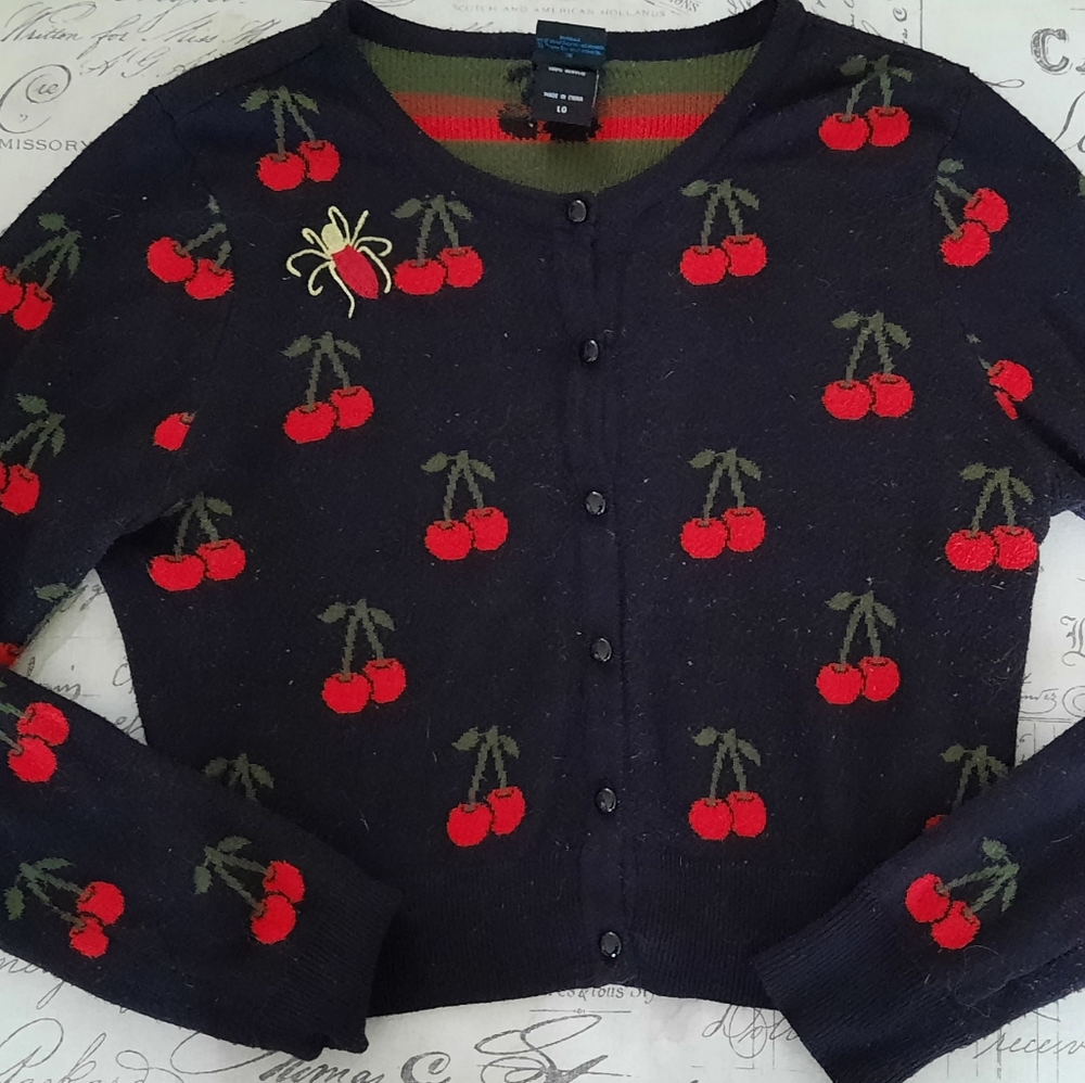 Size Large. Riverdale Crop Cardigan.